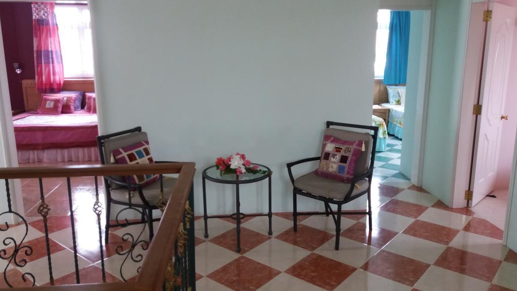 Fayruz Villa Is A 3 Bedroom, 3 Bathroom Detached House With Ac And Swimming Pool 5 Minutes Walk From Flic En Flac Public Beach Eksteriør billede