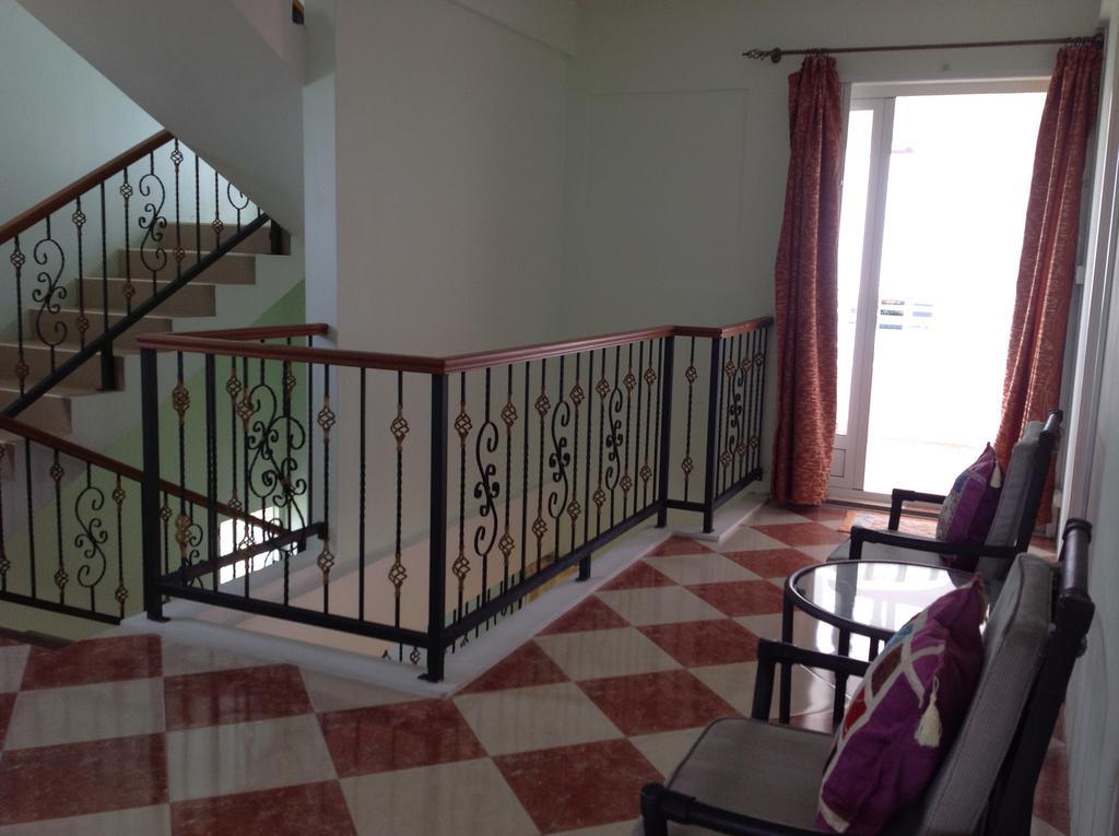 Fayruz Villa Is A 3 Bedroom, 3 Bathroom Detached House With Ac And Swimming Pool 5 Minutes Walk From Flic En Flac Public Beach Eksteriør billede