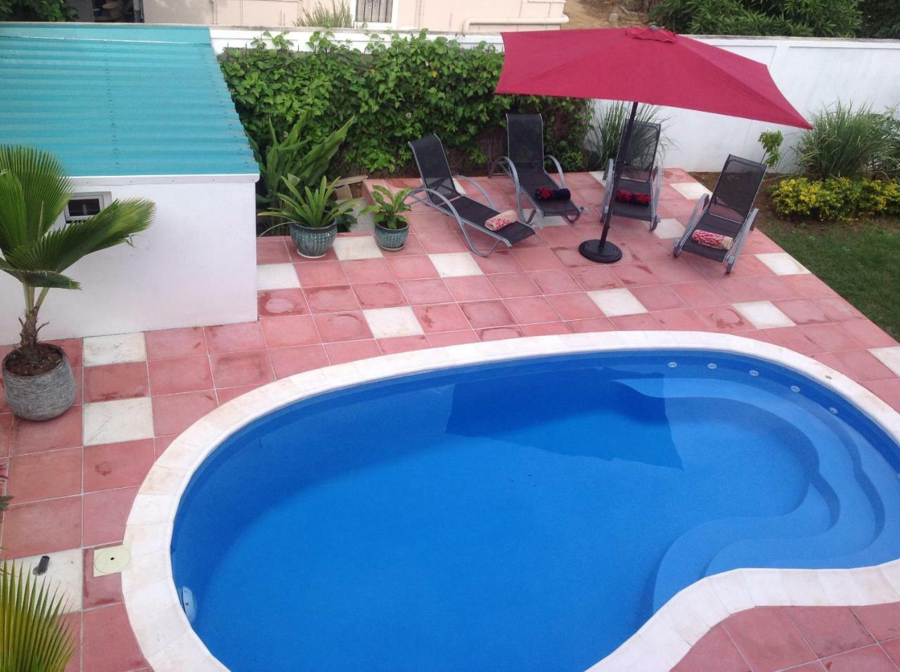Fayruz Villa Is A 3 Bedroom, 3 Bathroom Detached House With Ac And Swimming Pool 5 Minutes Walk From Flic En Flac Public Beach Eksteriør billede