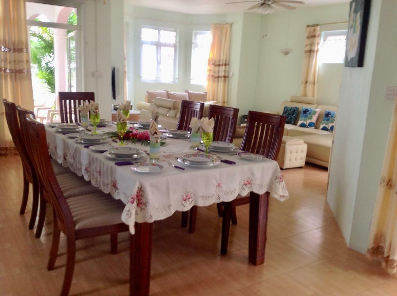 Fayruz Villa Is A 3 Bedroom, 3 Bathroom Detached House With Ac And Swimming Pool 5 Minutes Walk From Flic En Flac Public Beach Eksteriør billede